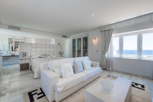 Penthouse_Ocean_Frontline_puerto_banus_bedroom_with_sea_view_1