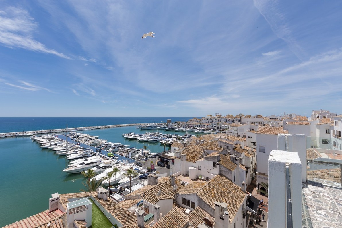 Penthouse Ocean Frontline Puerto Banus Marbella Total View 1 for sale with Guetig Group