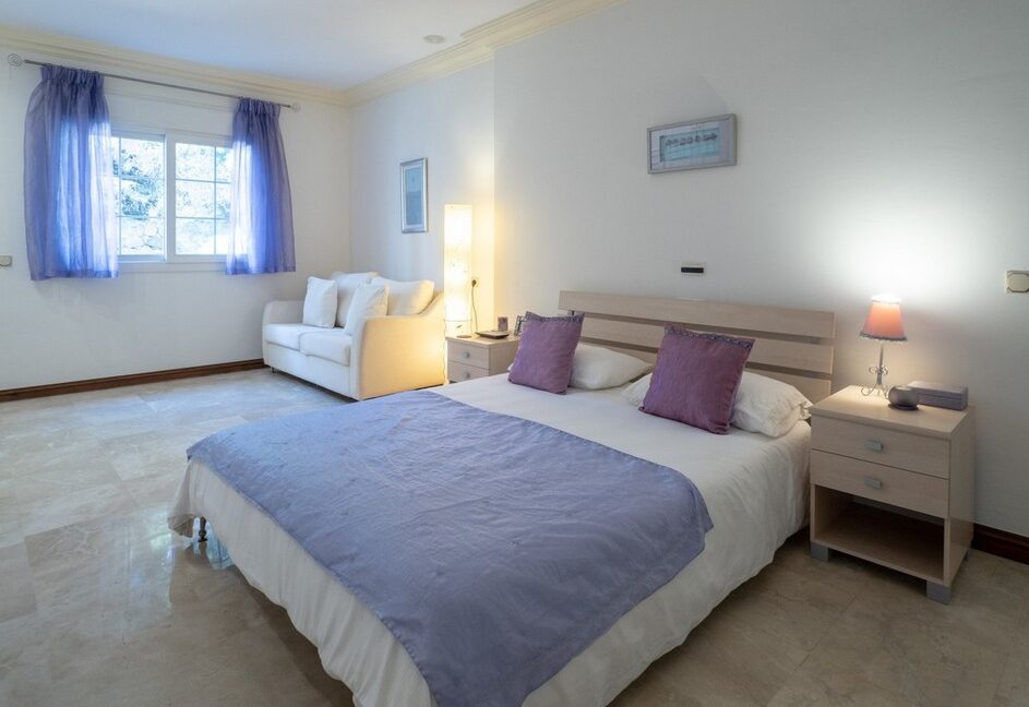 villa_in_puerto_banus_marbella_bedroom