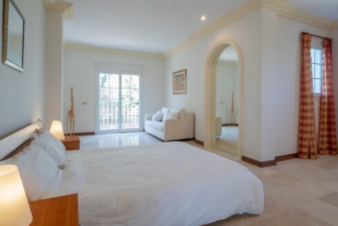 villa_in_puerto_banus_marbella_bedroom_1