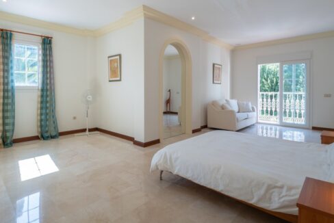 villa_in_puerto_banus_marbella_bedroom_3