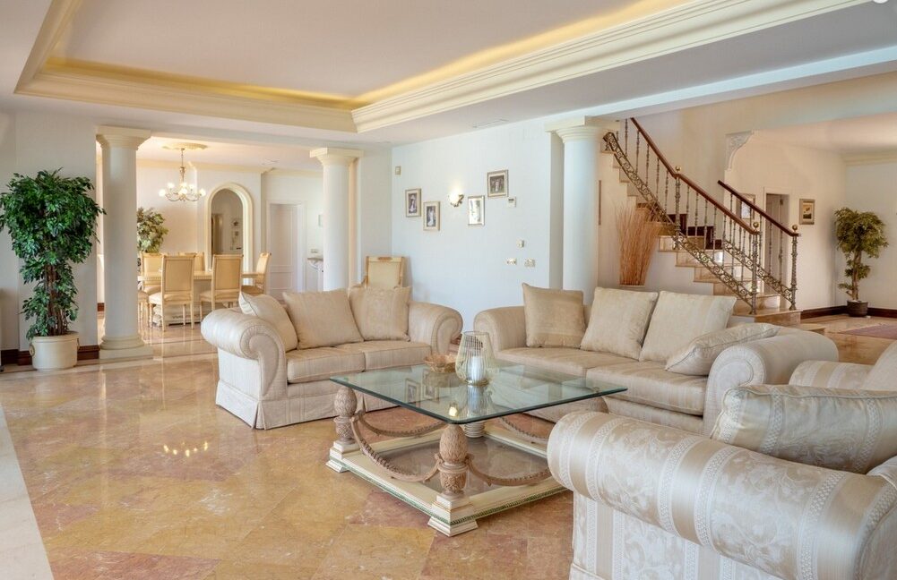 villa_in_puerto_banus_marbella_living_room