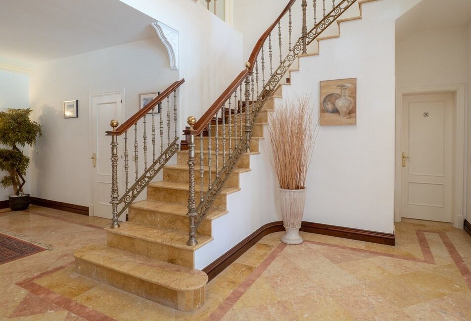 villa_in_puerto_banus_marbella_stairs
