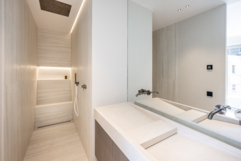 Four Room Apartment Carré d'Or Monaco Bathroom