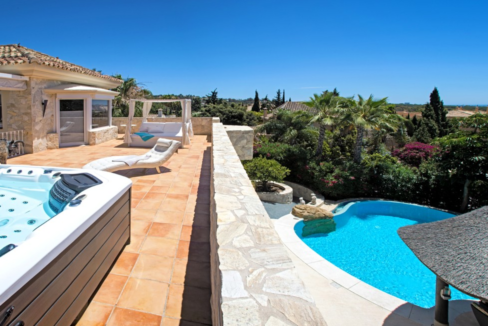 uniquie_detached_luxury_villa_in_elviria_terrace_whirlpool
