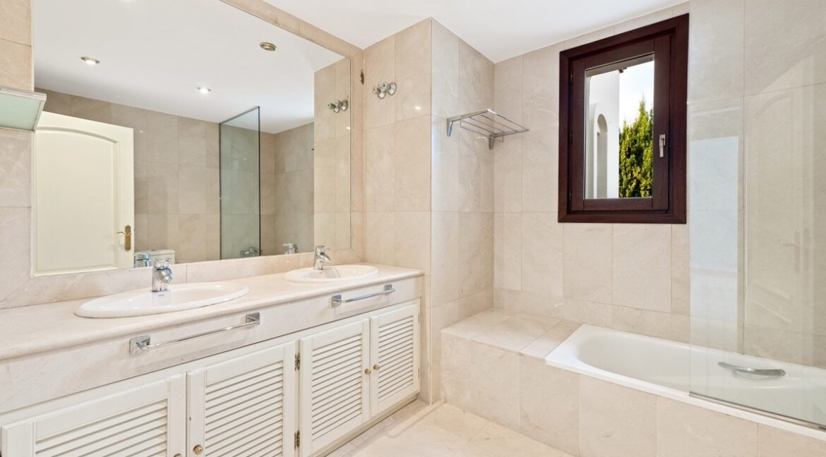 villa_for_sale_puerto_banus_top_location_bathroom1