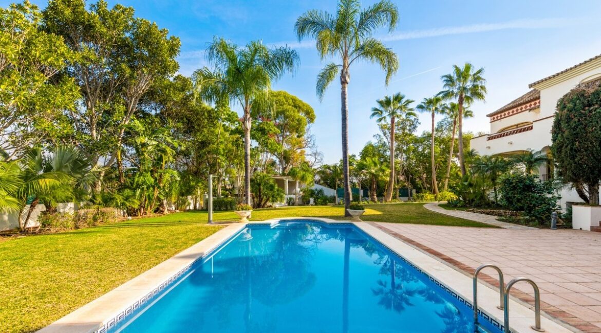 villa_for_sale_puerto_banus_top_location_pool_view_2
