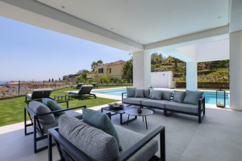 5 bedroom golf and sea view villa in El Paraiso Estepona Terrace view