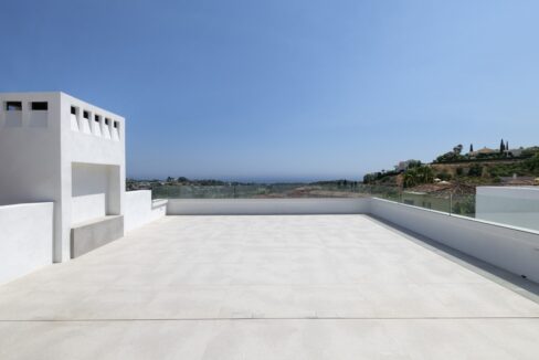 5 bedroom golf and sea view villa in El Paraiso Estepona big roof Terrace