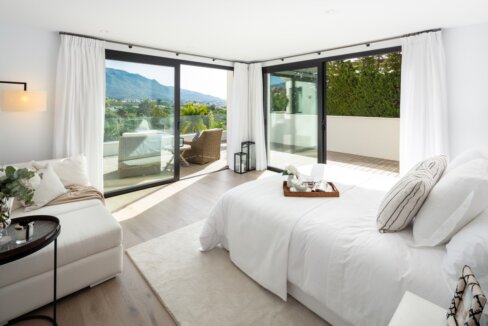fresh_renovaded_villa_nueva_andalusia_bedroom_2