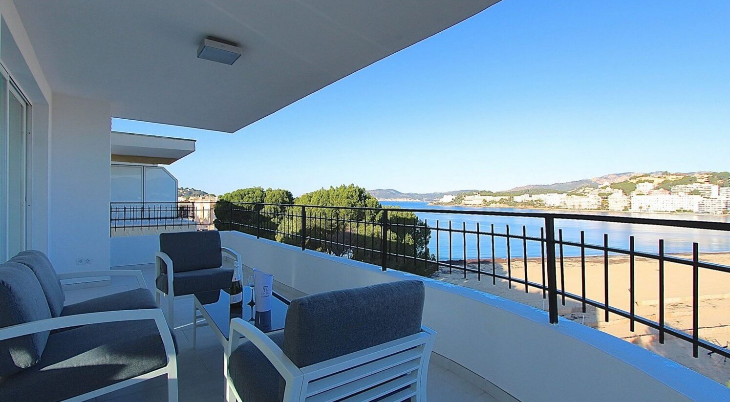 Апартамент с изглед към морето на плажа на Санта Понса – Майорка