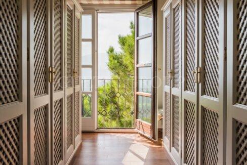 Villa in Marbella La Zagaleta begehbarer Kleiderschrank Guetig Group